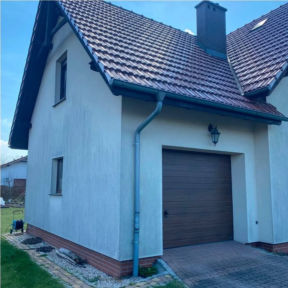 Elewacja przed renowacją - widok z boku