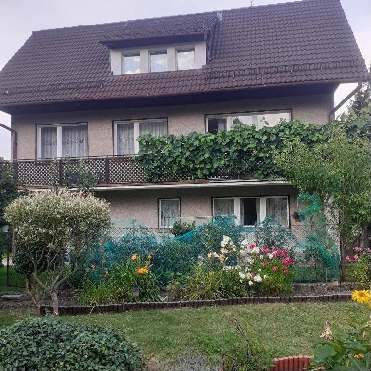 Dom jednorodzinny - dach i elewacja przed renowacją