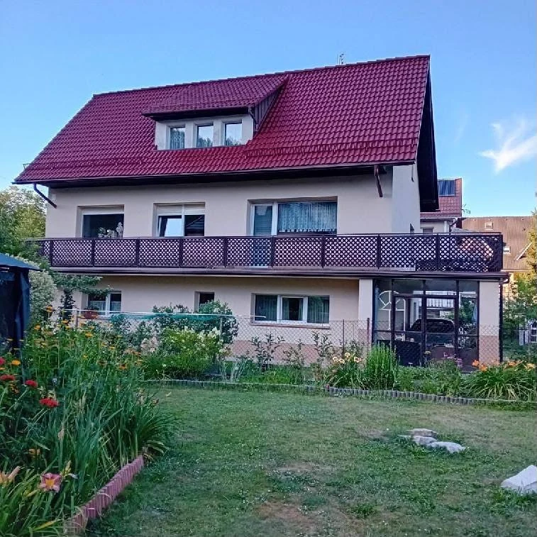 Dom jednorodzinny - dach i elewacja po renowacji